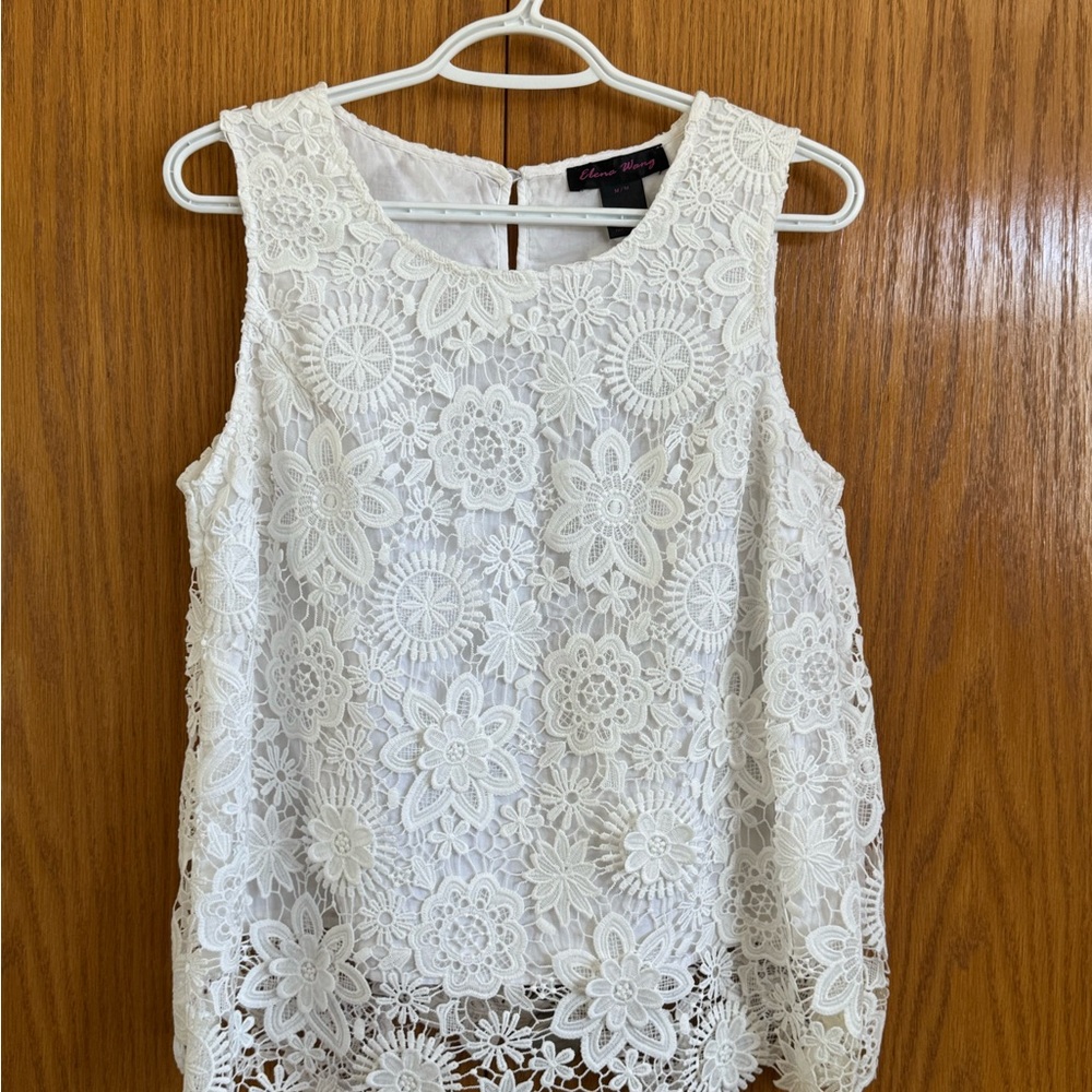 Elegant White Lace Sleeveless Top - Picture 1 of 3